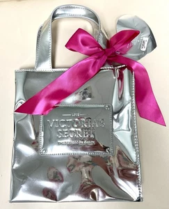 Vintage Victoria's Secret Handtasche Beuteltasche neu mit Etikett The Sexiest On Earth silberfarben - Bild 1 von 4