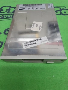 SAMSUNG 3.5 1.44MB Internal Floppy Drive SFD-321B /E - Picture 1 of 1