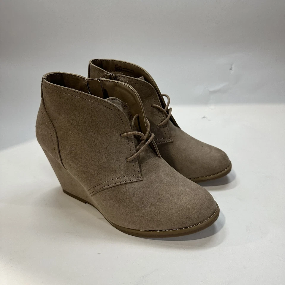 Universal Thread Women's Bessie MicroSuede Wedge Fashion Bootie 5 1/2