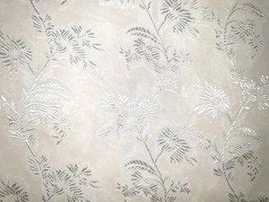 White Semi Sheer Embossed Chiffon 1.8m Remnant - Foto 1 di 2