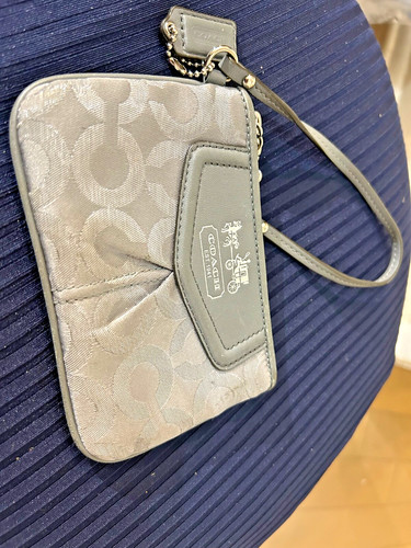 Bracciale Coach Madison Signature grigio plissettato davanti