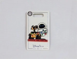 Disney 2018 Christmas Happy Holidays Wall E & Eve Wrapped In Lights Pin NEW RARE - Picture 1 of 1