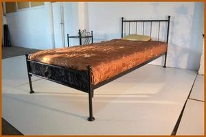 Handgeschmiedetes Metallbett Kajtek 90x200 mit gehämmertem Blech + Rollrost - Bild 1 von 1