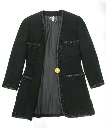 CHANEL Giacca Vintage Nera Ricamo Decorazione Logo Marca Coco Bottone Oro