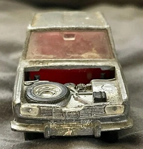 MECCANO DINKY TOYS RENAULT R 16 # 53 Parts or Repair Missing Hood & Hatch Door - Picture 1 of 19