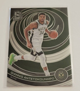 Giannis Antetokounmpo 2022-23 Spectra Card #32