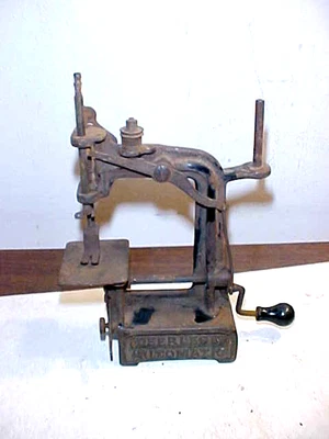 Antique Cast Iron Peerless Automatic Toy Sewing Machine 1890's?? - Image 1 of 4
