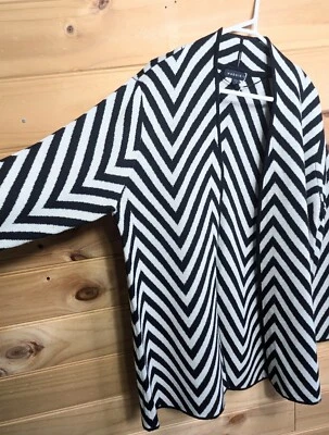 Maggie T Black & White Chevron Stripe Wool/Acrylic Blend Cardigan Size L - image 1 of 4
