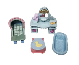 Fisher Price Loving Family mobili per bambini casa delle bambole bambino slitta vasca vasino sedia - Foto 1 di 11