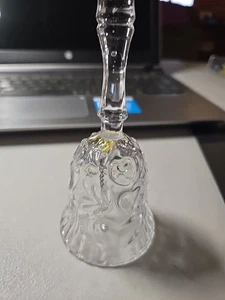 Kleine Vintage Glocke aus geschliffenem Glas mit Herzmuster - Bild 1 von 4