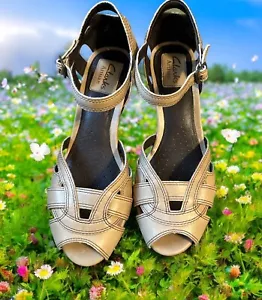 Clarks Artisan Open Toe Revel Hop Tan Leather Sandals Heel Comfort Size 8 - Picture 1 of 5