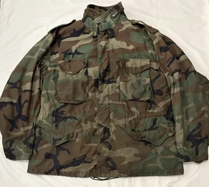 Chaqueta de campo M65 del ejército de Estados Unidos de colección para hombre XL bosque camuflaje abrigo para clima frío con capucha EE. UU. - Imagen 1 de 8