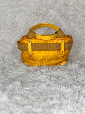 Bolso de Mano FENDI FF Zucca Nylon Amarillo Foto 1 de 4
