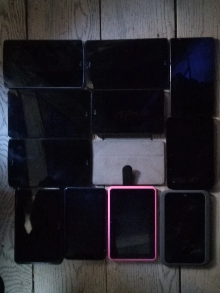 Lote de 11 tabletas y lectores electrónicos todo funcionando Foto 1 de 4