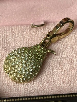 Berloque para pulseira Juicy Couture Pear 🍐 Caixa B/ - Imagem 1 de 4