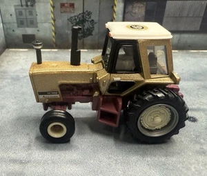1/64 ERTL Allis Chalmers 7050 Tractor GOLD CHASE - Picture 1 of 5