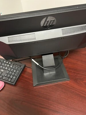 HP P204 19.5 inch Widescreen TN LED Monitor - Image 1 of 2