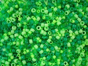 Pony Beads 500pc Green Mix Asst Sizes Kids Hair Party DIY Jewelry  - Bild 1 von 2