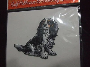 STICKEREI AUFKLEBER - Hund RITTER KING CHARLES TRICOLORE - Bild 1 von 1