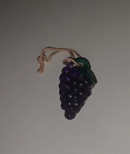 Vintage Cracker Jack Zelluloid Kaugummipreise Charm Traube - Bild 1 von 5