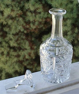 MAGNIFICENT liquor bottle cut glass in nice shape - Picture 1 of 1