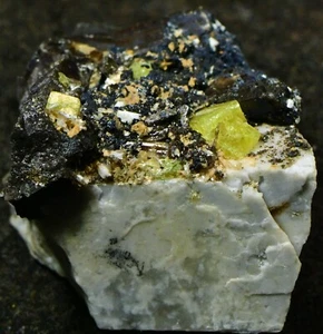 MSH BIRNESSITE PS SERANDITE W LEUCOPHANITE++! RARE!! 2X2X1.5 CM, QUEBEC CANADA - Picture 1 of 3