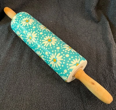 Rodillo mujer pionera mercado de pulgas margarita floral verde azulado gres asas de madera Foto 1 de 4