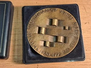 United Paper Mills ltd Bronze Briefbeschwerer Medaillon 1920 - 1995 Gedenkmünze - Bild 1 von 4
