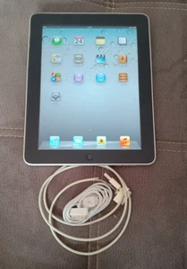 Retro , Apple iPad 1, 16GB, WLAN, (9,7 Zoll) - Silber, iOS, iTunes - Bild 1 von 2