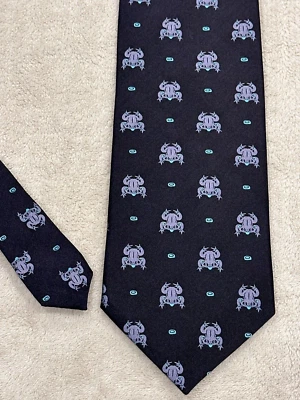 Corbata marca magenta diseño geométrico rana negra verde 100 % seda Canadá Foto 1 de 4