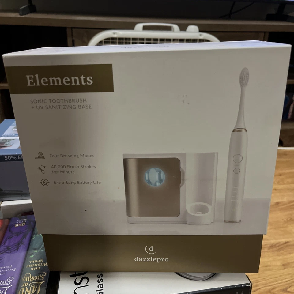 Cepillo de dientes sónico Dazzlepro™ Elements con base desinfectante UV en dorado DP23264-4500 Foto 1 de 2