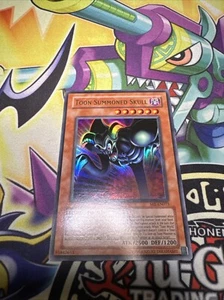 Toon Summoned Skull SRL-EN073 Ultra Rare Yugioh Card 2004 MC1 Print - Picture 1 of 7