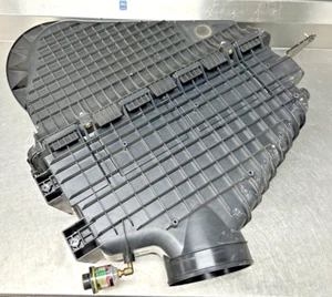 03-42776-000 - Used Freightliner Cascadia Engine Mounted Air Cleaner 2018+ - Picture 1 of 8