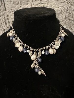 COLLAR COOKIE LEE Cristal y Piedras Azules Hoja Tono Plateado Foto 1 de 4