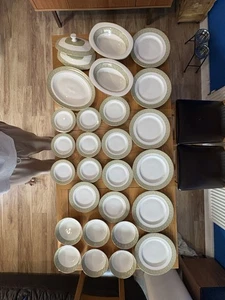 30 Piece ROYAL DOULTON Sonnet Dinner Set and Serveware Turren & Platter - Picture 1 of 19