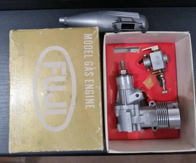 FUJI 21-SS 2-stroke glow engine with muffler for 1/8R/C cars Excellent f/s - Image 1 of 4