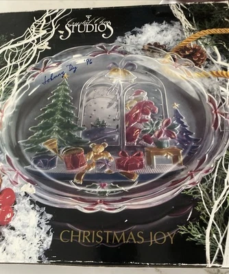 Винтажное круглое блюдо 1992 Crystal Clear Studios Christmas Joy 14 дюймов с ручной росписью  - Изображение 1 из 4