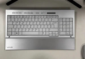 Klawiatura bezprzewodowa Sony Vaio VGP-WKB5DE wersja europejska - Zdjęcie 1 z 5