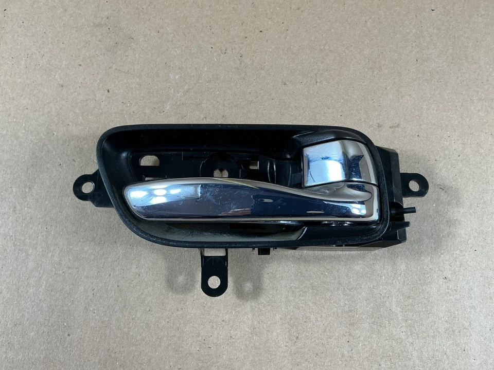 Conjunto de manija de puerta interior delantera derecha Nissan Máxima 2016-2019 806704RA0A OEM Foto 1 de 4