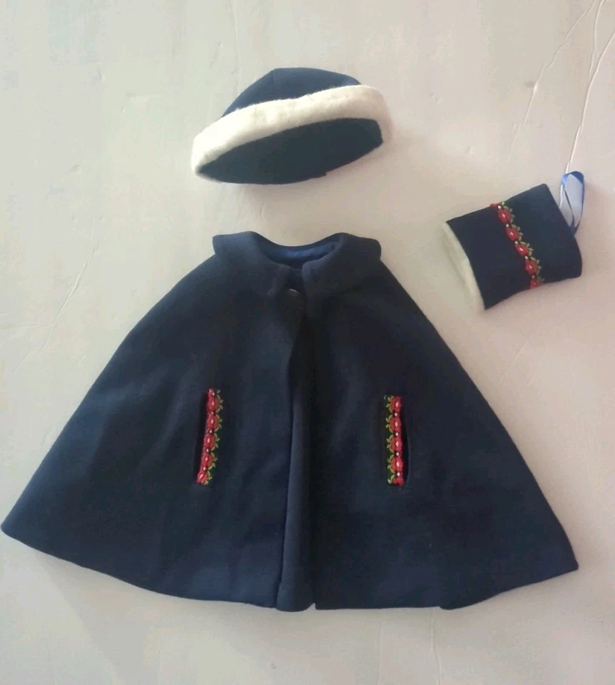 Capa/abrigo azul con sombrero y manguito para muñeca de 18" AG o similar  Foto 1 de 4