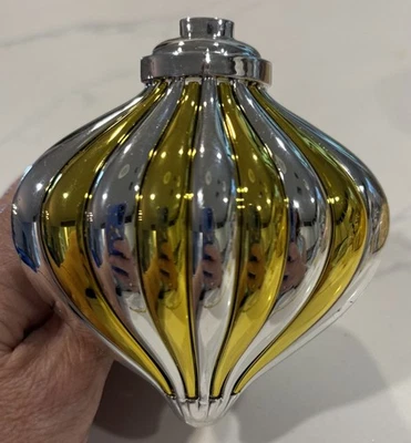 Christmas Ornament Yankee Candle Scent plug In Electric Diffuser Gold & Silver - Image 1 of 4