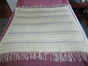 Acrílico AFGANO AMARILLO PÁLIDO o CORAZÓN CREMA sin usar con rayas de lavanda - 58" x 56" - Imagen 1 de 5