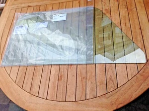 CLASSIC AUSTIN MORRIS MINI FRONT DOOR WINDOW GLASS green LH or RH 1969 - 2000 - Picture 1 of 2