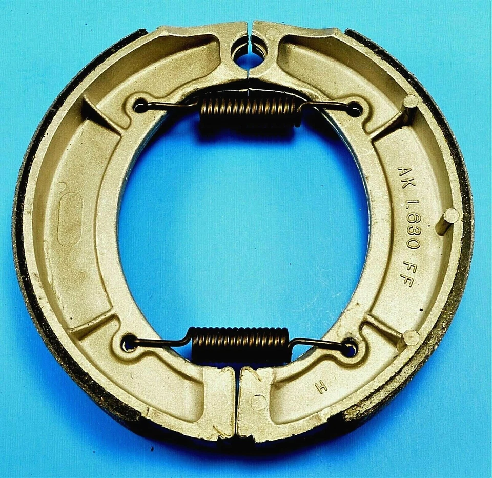 Rear Brake Shoes YAMAHA Bear Tracker 250 YFM250  (2000,2001,2002,2003,2004) - Imagem 1 de 1