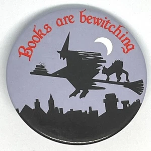 Books Are Bewitching Pin Badge Reading Halloween Witch Broomstick Black Cat Book - Picture 1 of 2