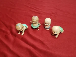 Vintage 1977 Lot 4 Tomy Aufziehbabys KID-A-LONGS Plastikspielzeug Taiwan  - Bild 1 von 18