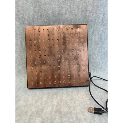 Reloj de palabras con imagen más nítida acabado en cobre digital LED pantalla de tiempo decoración moderna USB Foto 1 de 4