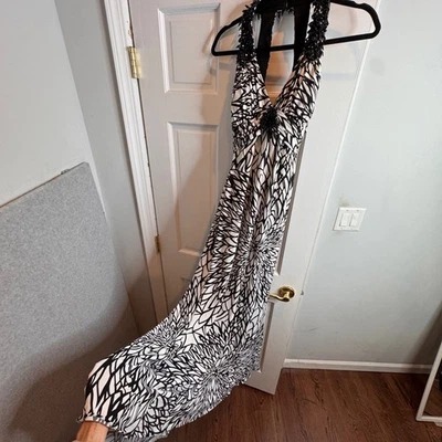 Niki Livas Black White Beaded Halter Y2K Formal Prom Homecoming Gown Size 2 - Image 1 of 4