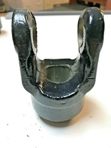 Category 1 PTO - 1" Round Smooth Yoke With Angled Screw Hole - Picture 1 of 5