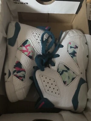Jordan 6 Retro (TD) Blanco/Láser Fucsia Foto 1 de 3
